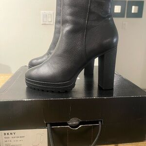 DKNY LEATHER BLACK BOOT